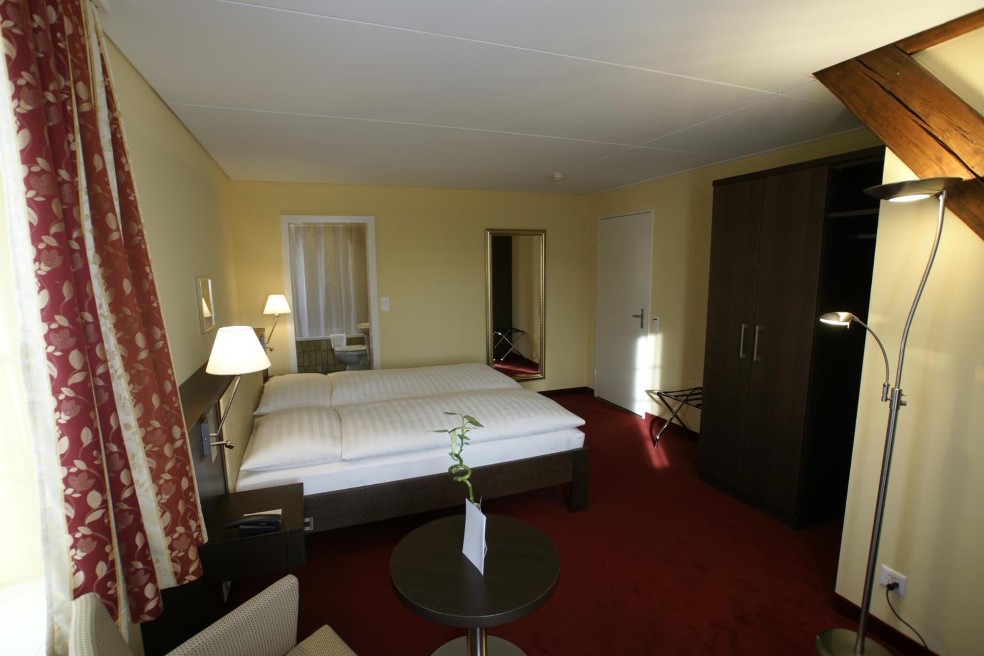 Ochsen Lenzburg Hotel Ngoại thất bức ảnh