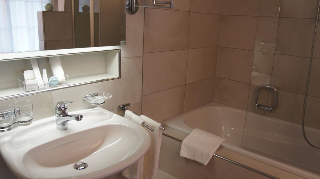 Ochsen Lenzburg Hotel Ngoại thất bức ảnh
